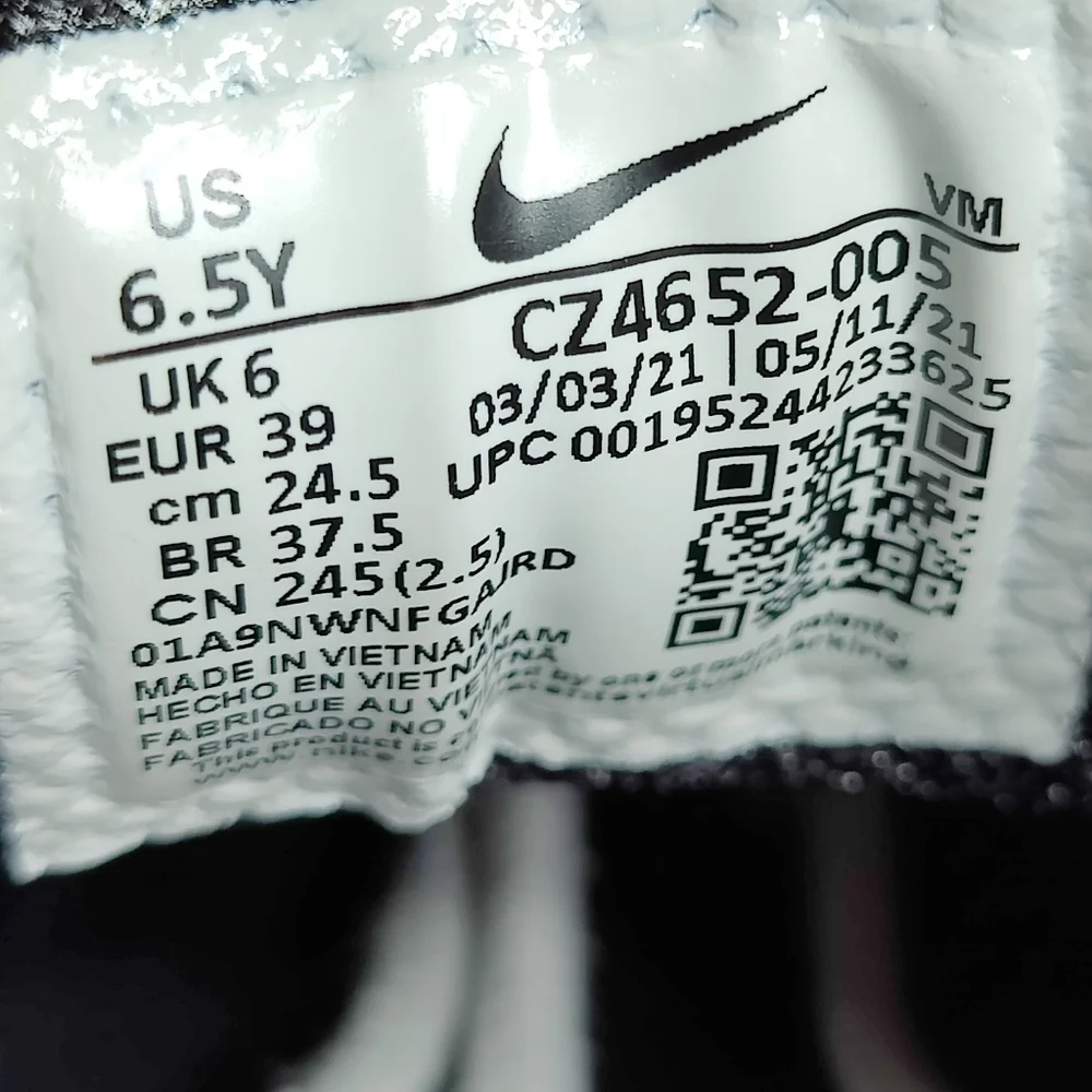 Nike Air Max Genome Light Grey/Orange Running Shoes Youth Size 6.5Y